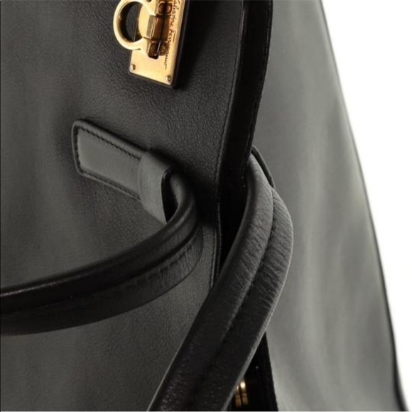 Salvatore Ferragamo Gancini DH-21 D555 Women's Lea. No smoke & pet free home. - Picture 5 of 9